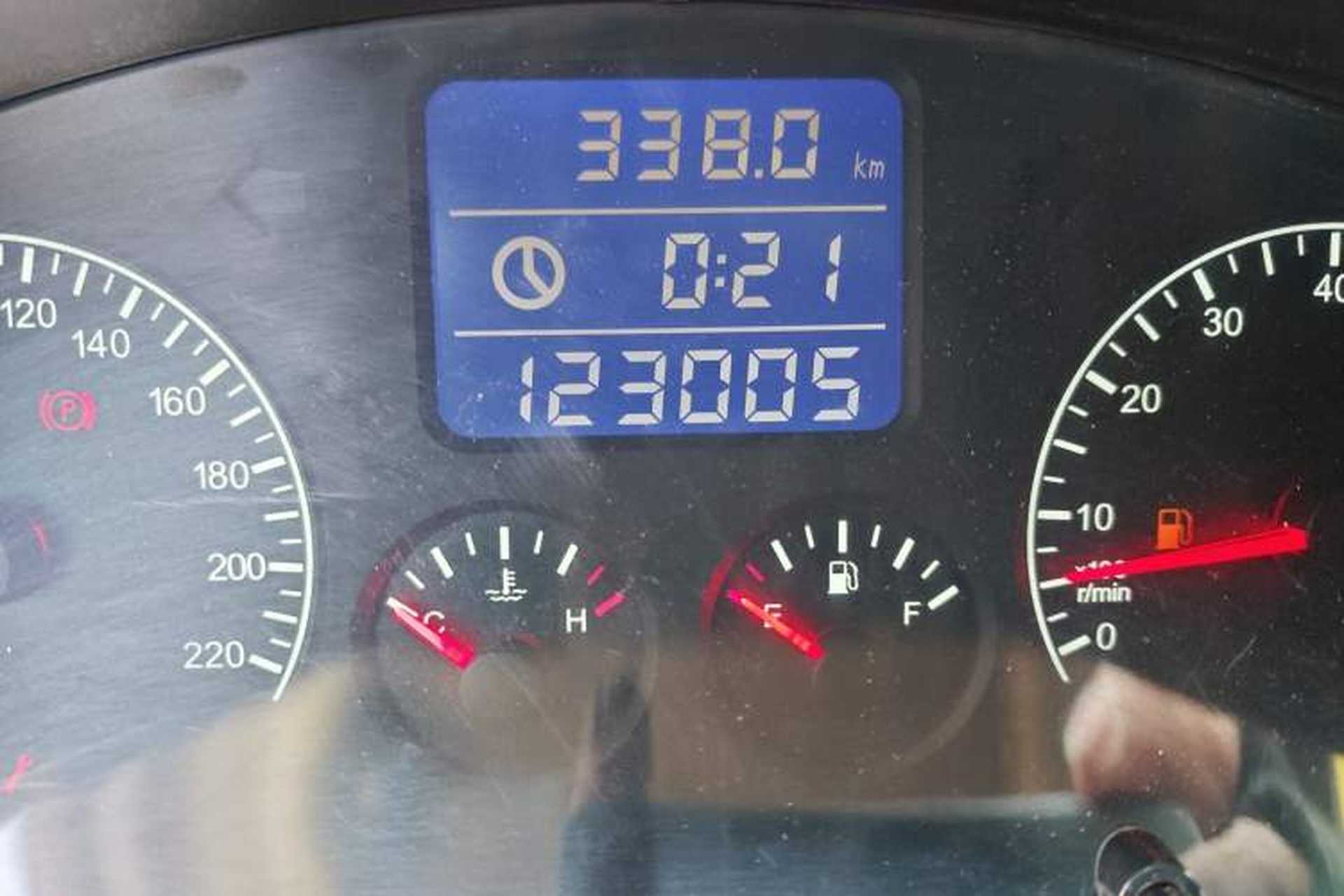 Used Chery Tiggo 2012 Elite Edition Facelift 1.6L Manual Comfort DVVT Odometer Close Up