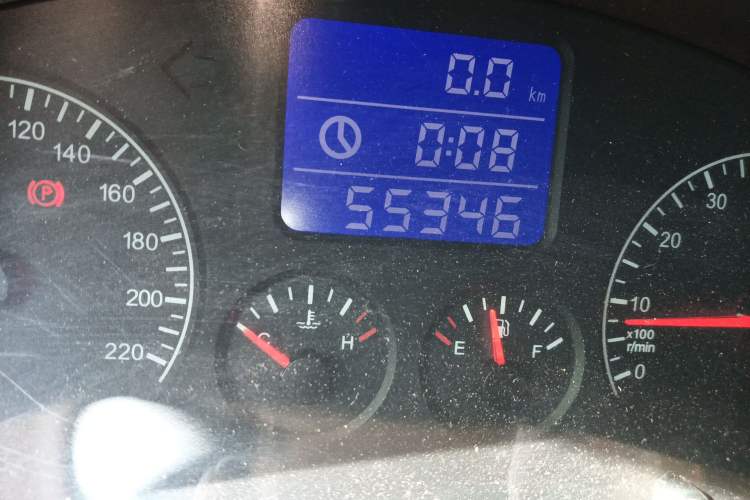 Used Chery Tiggo 2012 Elite Edition Facelift 1.6L Manual Comfort DVVT Odometer Close Up