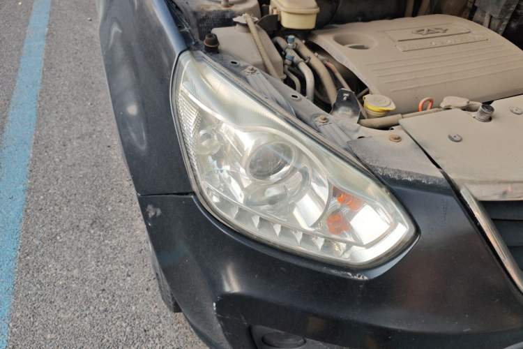 Used Chery Tiggo 2012 Elite Edition 1.6L CVT Comfort DVVT Model Right Front Headlight