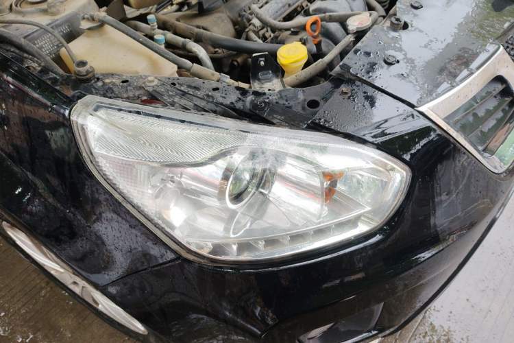 Used Chery Tiggo 2012 Elite Edition Facelift 1.6L Manual Comfort DVVT Right Front Headlight