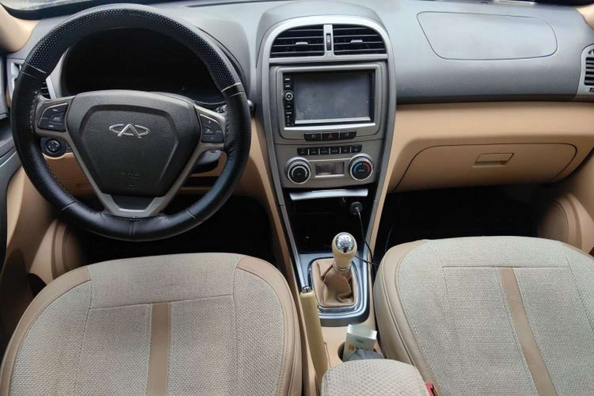 Used Chery Tiggo 2012 Elite Edition 1.6L Manual Comfort DVVT Center Console