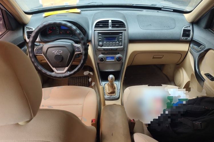 Used Chery Tiggo 2012 Elite Edition 1.6L Manual Comfort DVVT Center Console