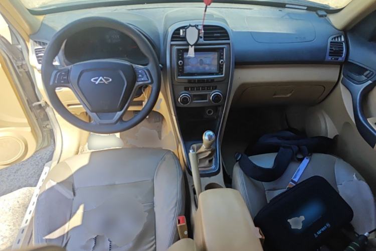Used Chery Tiggo 2012 Elite Edition 1.6L Manual Comfort DVVT Center Console