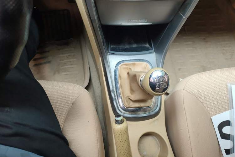 Used Chery Tiggo 2012 Elite Edition 1.6L Manual Comfort DVVT Gear Lever