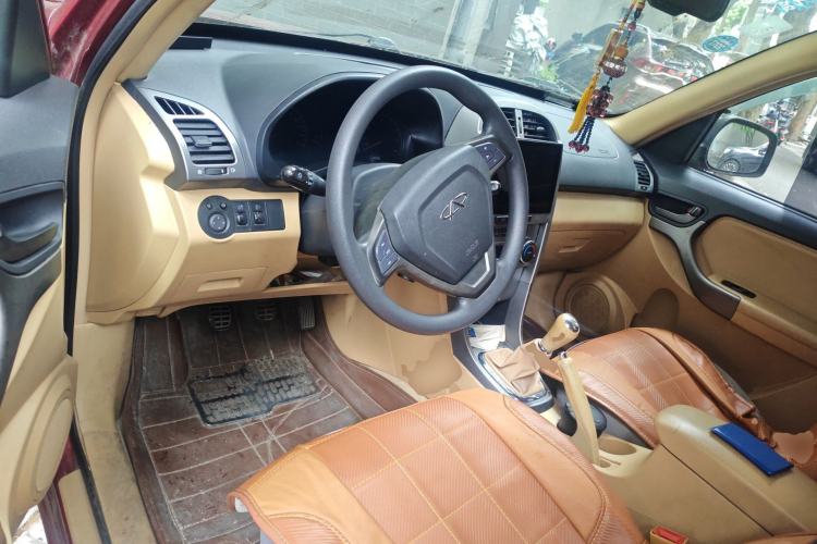 Used Chery Tiggo 2012 Elite Edition 1.6L Manual Comfort DVVT Center Console