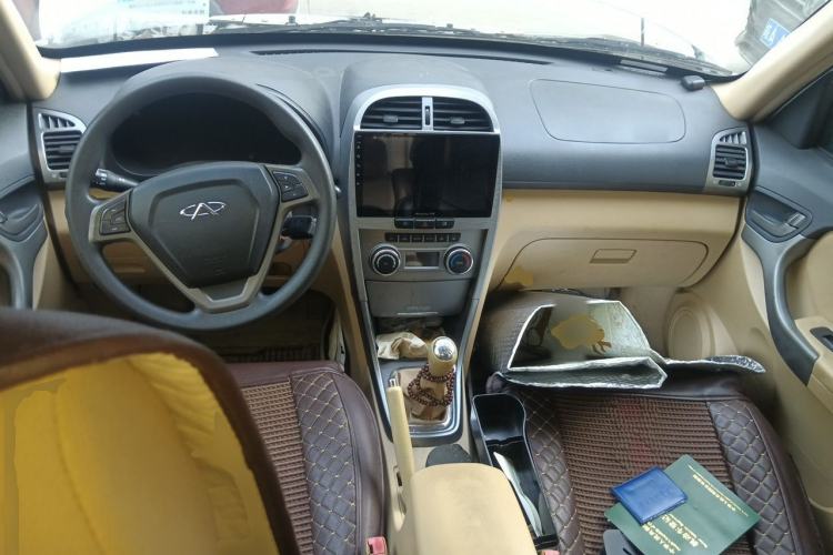 Used Chery Tiggo 2012 Elite Edition Facelift 1.6L Manual Comfort DVVT Center Console