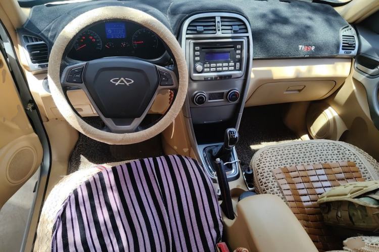 Used Chery Tiggo 2012 Elite Edition 1.6L Manual Comfort DVVT Center Console