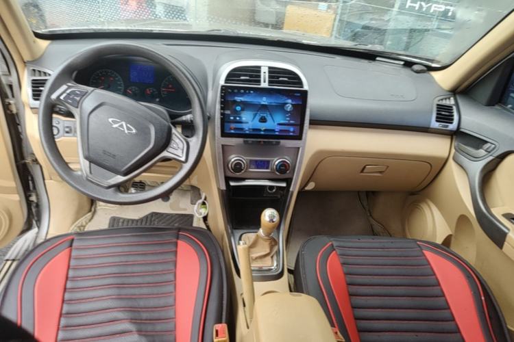 Used Chery Tiggo 2012 Elite Edition 1.6L Manual Comfort DVVT Center Console