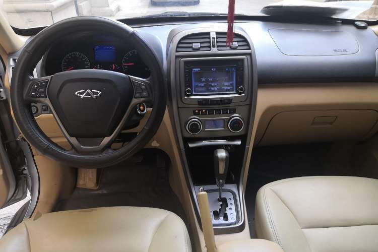 Used Chery Tiggo 2012 Elite Edition 1.6L CVT Comfort DVVT Model Center Console
