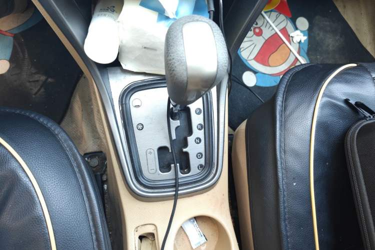Used Chery Tiggo 2012 Elite Edition Facelift 1.6L CVT Comfort DVVT Model Gear Lever