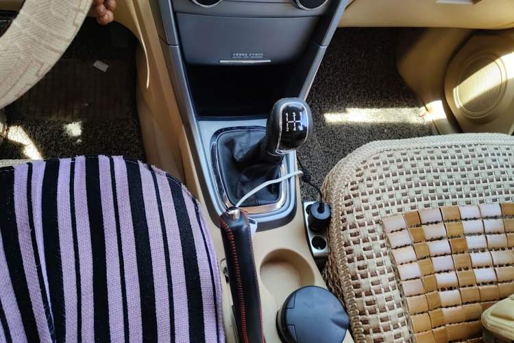 Used Chery Tiggo 2012 Elite Edition 1.6L Manual Comfort DVVT Gear Lever