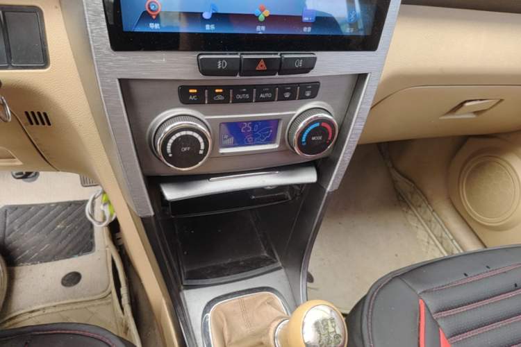 Used Chery Tiggo 2012 Elite Edition 1.6L Manual Comfort DVVT Gear Lever