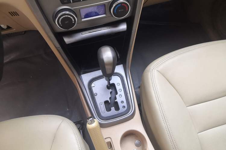 Used Chery Tiggo 2012 Elite Edition 1.6L CVT Comfort DVVT Model Gear Lever