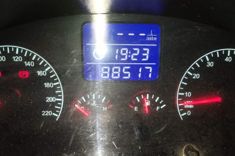 Used Chery Tiggo 2012 Elite Edition Facelift 1.6L Manual Comfort DVVT Odometer Close Up