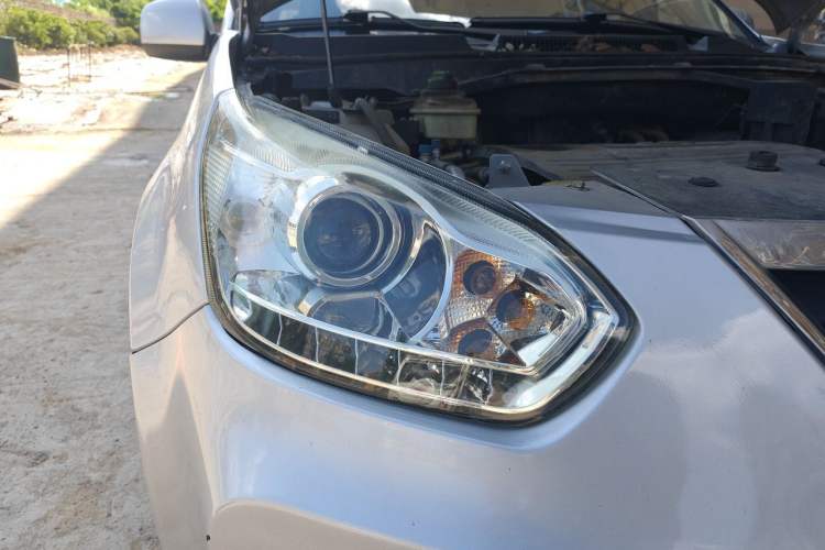 Used Chery Tiggo 2012 Elite Edition Facelift 1.6L CVT Comfort DVVT Model Right Front Headlight