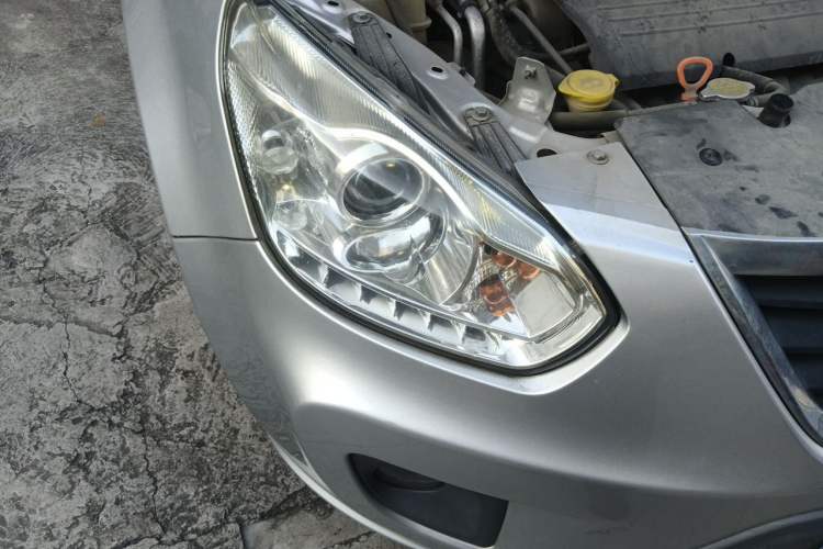 Used Chery Tiggo 2012 Elite Edition Facelift 1.6L Manual Comfort DVVT Right Front Headlight