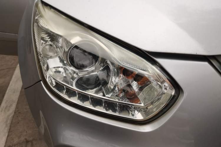 Used Chery Tiggo 2012 Elite Edition Facelift 1.6L Manual Comfort DVVT Right Front Headlight