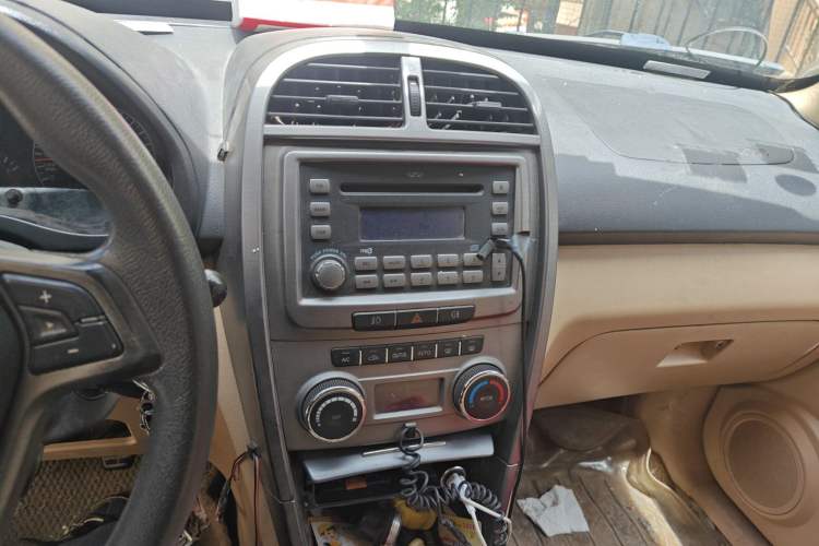 Used Chery Tiggo 2012 Elite Edition Facelift 1.6L Manual Comfort DVVT Audio And AC Panel