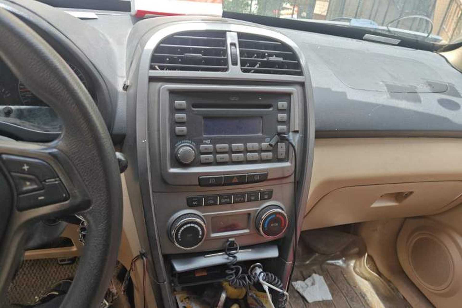 Used Chery Tiggo 2012 Elite Edition Facelift 1.6L Manual Comfort DVVT Audio And AC Panel