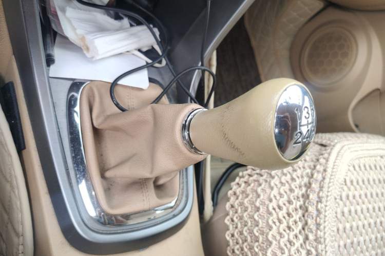 Used Chery Tiggo 2012 Elite Edition 1.6L Manual Comfort DVVT Gear Lever