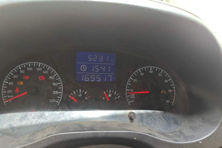 Used Chery Tiggo 2012 Elite Edition Facelift 1.6L Manual Comfort DVVT Odometer Close Up