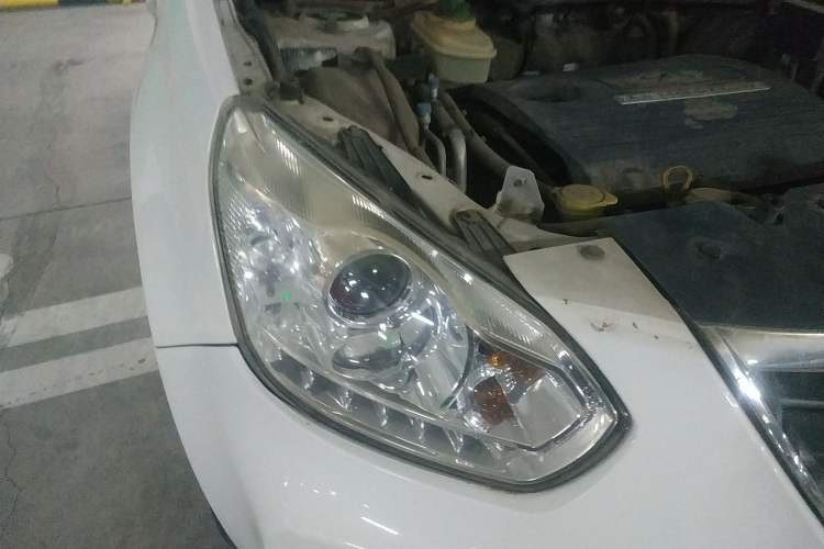 Used Chery Tiggo 2012 Elite Edition 1.6L Manual Luxury DVVT Model Right Front Headlight