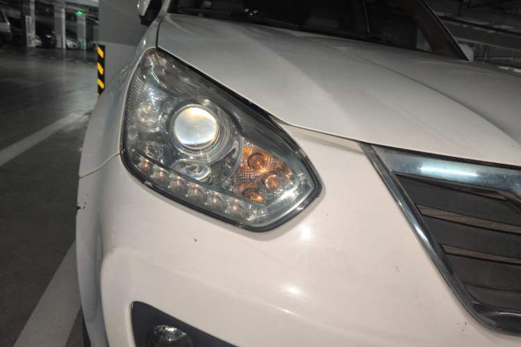 Used Chery Tiggo 2012 Elite Edition 1.6L CVT Comfort DVVT Model Right Front Headlight