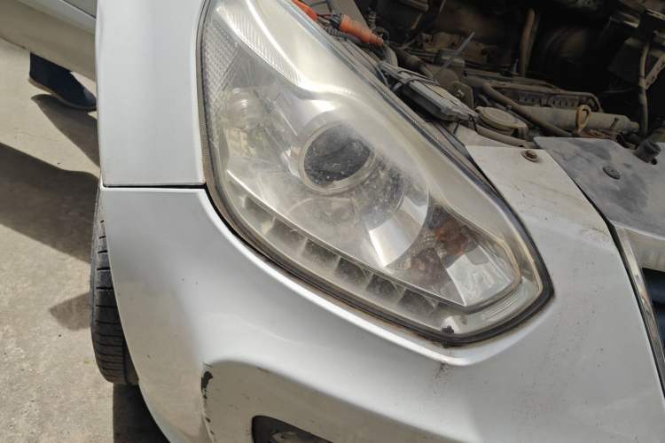 Used Chery Tiggo 2012 Elite Edition Facelift 1.6L Manual Comfort DVVT Right Front Headlight