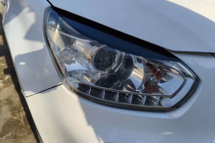 Used Chery Tiggo 2012 Elite Edition 1.6S Manual Luxury Model Right Front Headlight