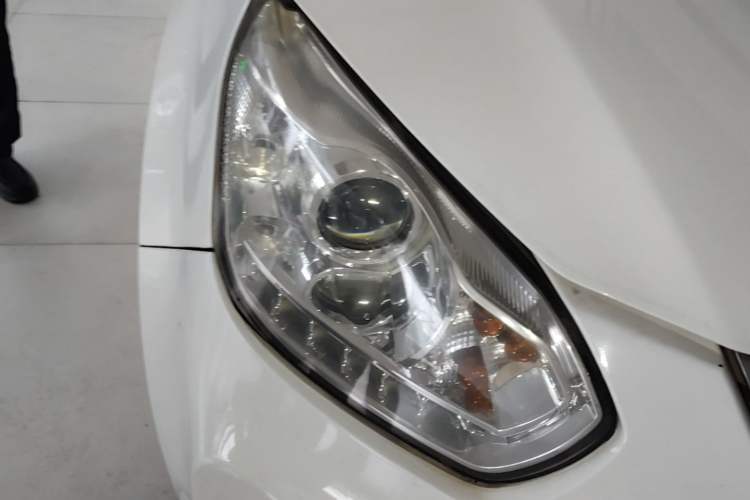 Used Chery Tiggo 2012 Elite Edition 1.6L CVT Luxury DVVT Model Right Front Headlight