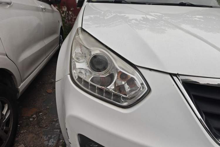 Used Chery Tiggo 2012 Elite Edition 1.6L Manual Comfort DVVT Right Front Headlight