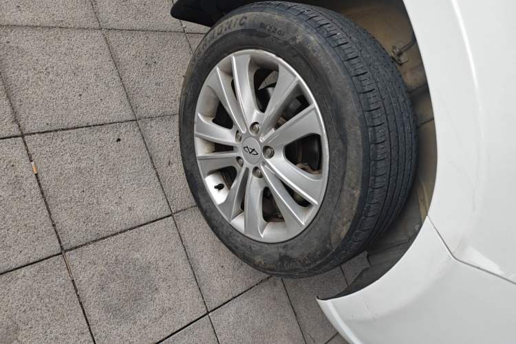 Used Chery Tiggo 2013 1.6L Manual New Year Edition DVVT Right Front Wheel Hub