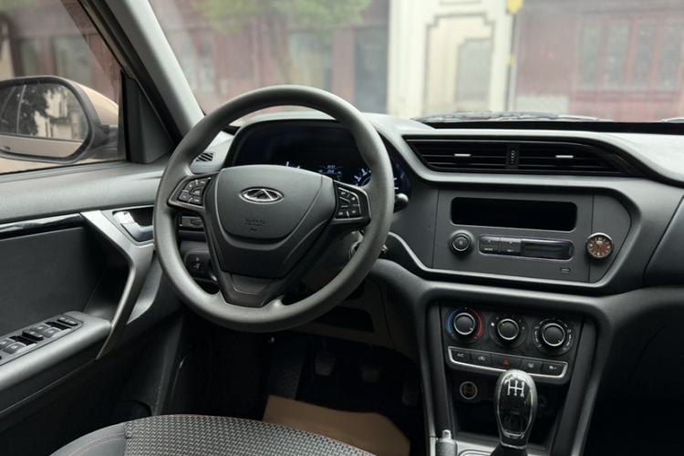 Used Chery Tiggo 3 2016 1.6L Manual Fashion Edition Interior 2