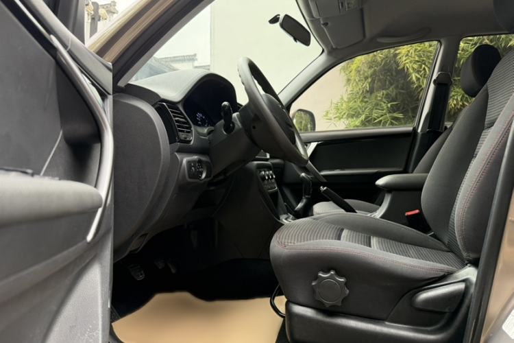 Used Chery Tiggo 3 2016 1.6L Manual Fashion Edition Interior 4