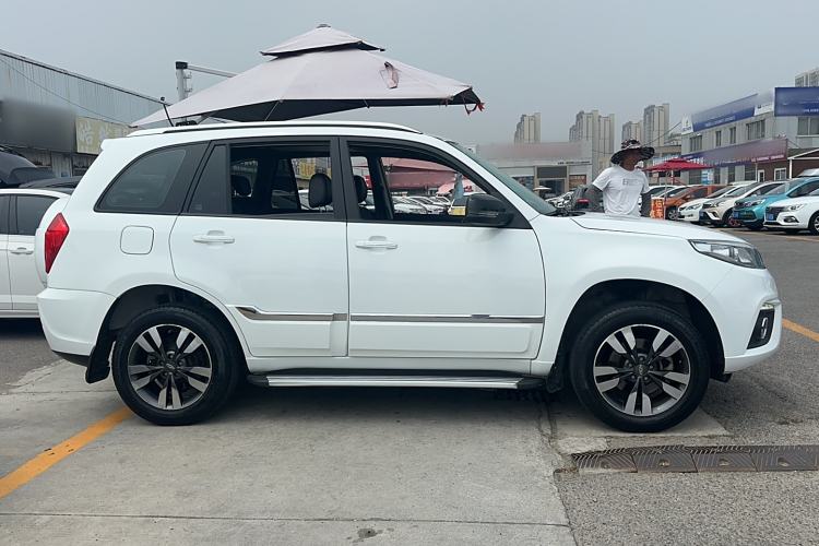 Used Chery Tiggo 3 2016 1.6L Manual ZhiShang Edition Exterior 2