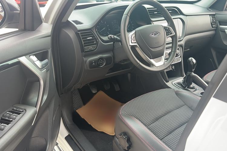 Used Chery Tiggo 3 2016 1.6L Manual ZhiShang Edition Interior 2