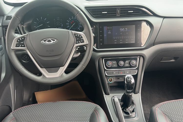 Used Chery Tiggo 3 2016 1.6L Manual ZhiShang Edition Interior 3