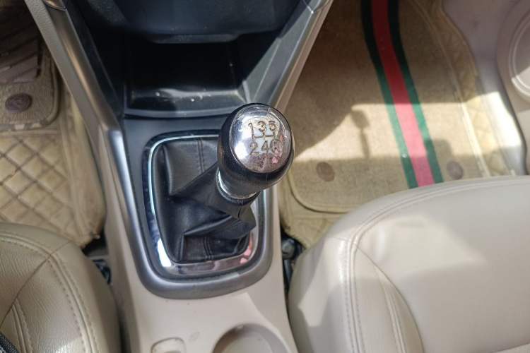 Used Chery Tiggo 3 2014 1.6L Manual Zhishang Edition Gear Lever