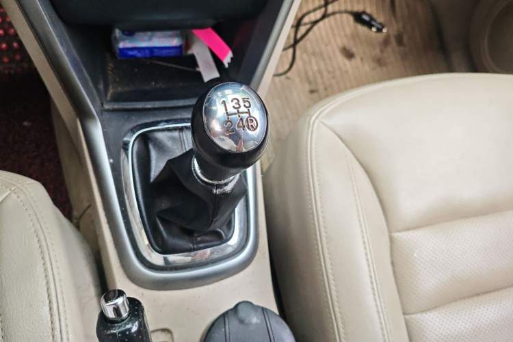 Used Chery Tiggo 3 2014 1.6L Manual Zhishang Edition Gear Lever