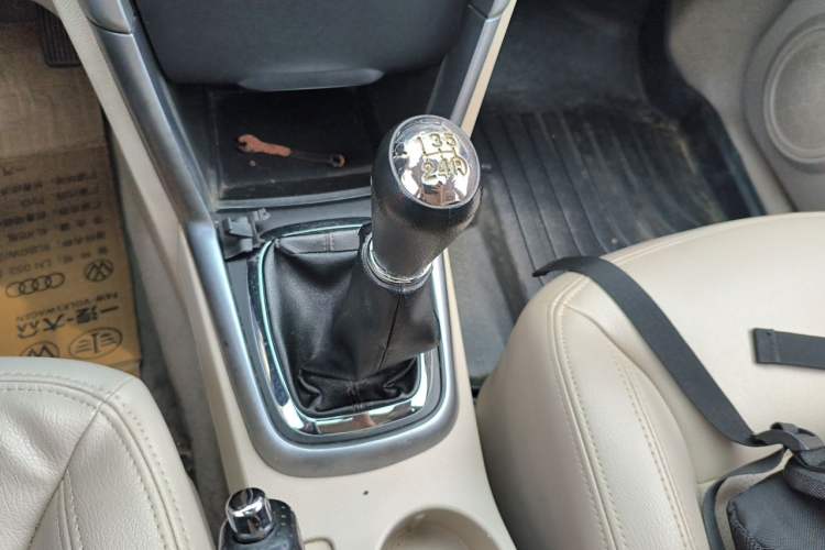 Used Chery Tiggo 3 2014 1.6L Manual Zhishang Edition Gear Lever