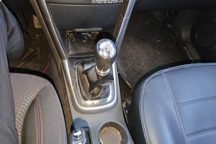 Used Chery Tiggo 3 2014 1.6L Manual Fashion Edition Gear Lever