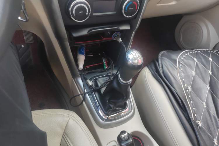 Used Chery Tiggo 3 2014 1.6L Manual Zhishang Edition Gear Lever