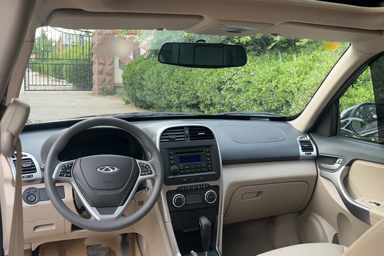 Used Chery Tiggo 3 2014 1.6L CVT ZhiShang Edition Interior 2