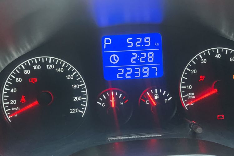Used Chery Tiggo 3 2014 1.6L CVT ZhiShang Edition Odometer Close Up
