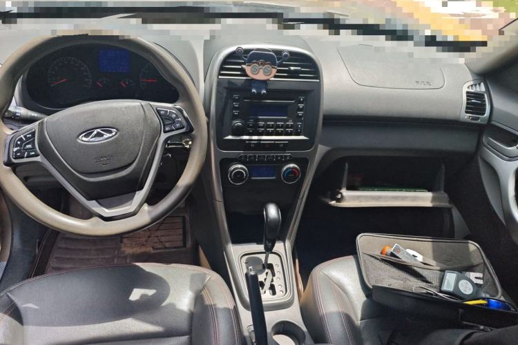 Used Chery Tiggo 3 2014 1.6L CVT ZhiShang Edition Center Console