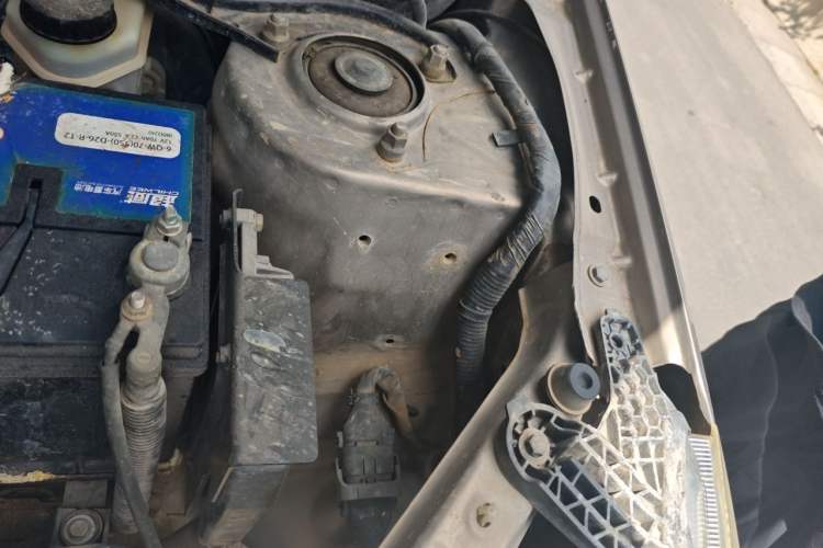 Used Chery Tiggo 3 2014 1.6L CVT ZhiShang Edition Engine Bay Left