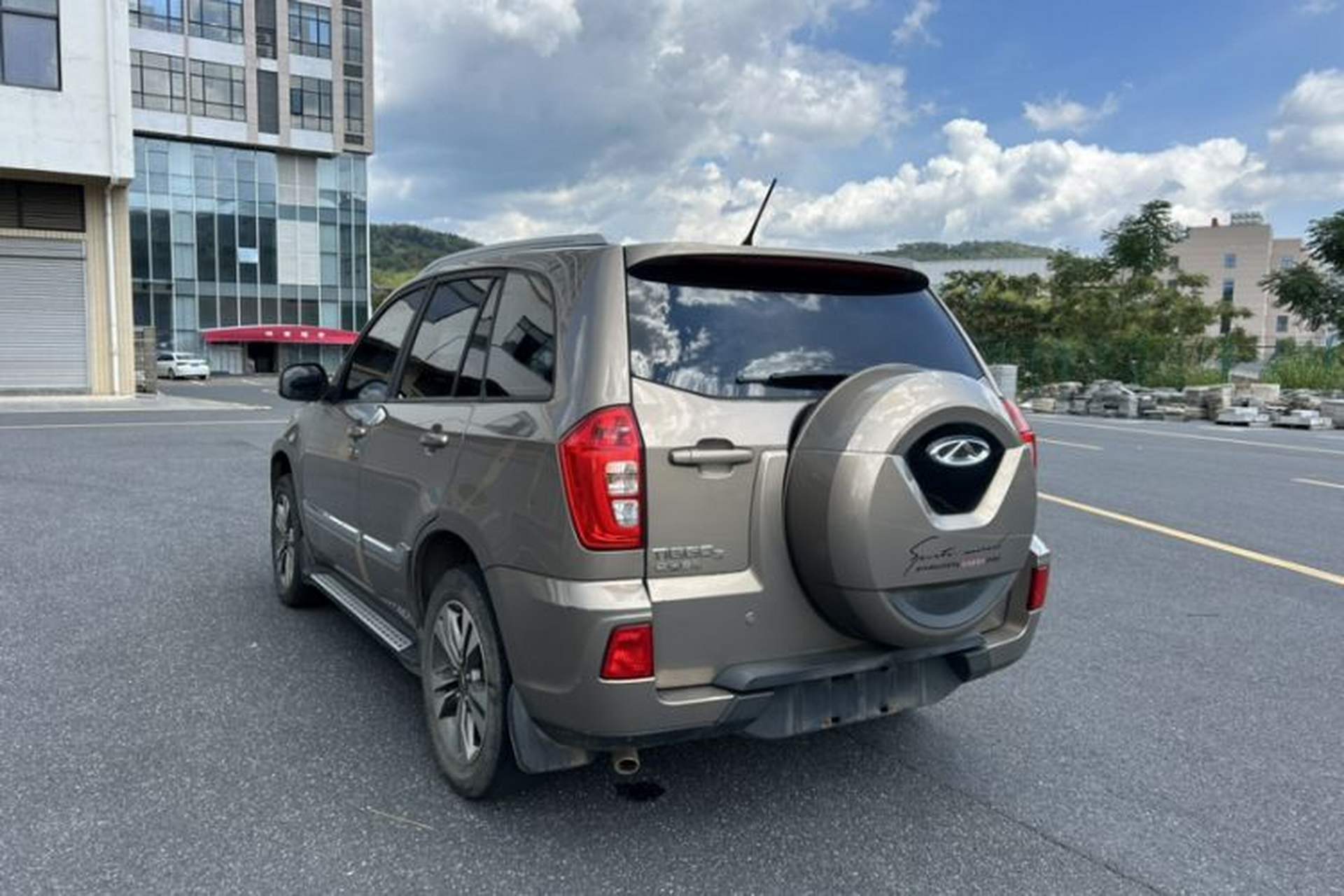 Used Chery Tiggo 3 2014 1.6L Manual Zhishang Edition Exterior 3