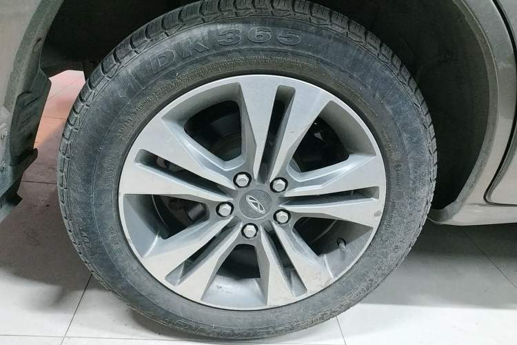 Used Chery Tiggo 3 2014 1.6L Manual Zhishang Edition Exterior 8