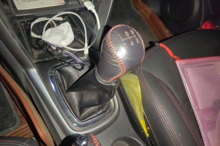 Used Chery Tiggo 3 2014 1.6L Manual Zhishang Edition Gear Lever