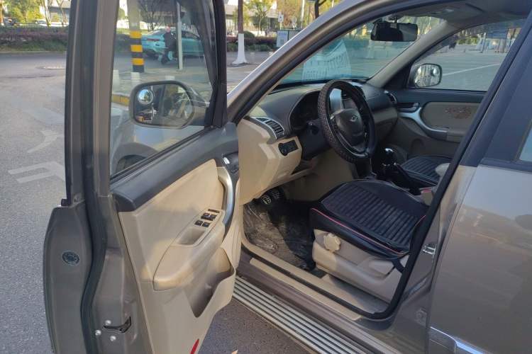 Used Chery Tiggo 3 2014 1.6L Manual Fashion Edition Interior 2